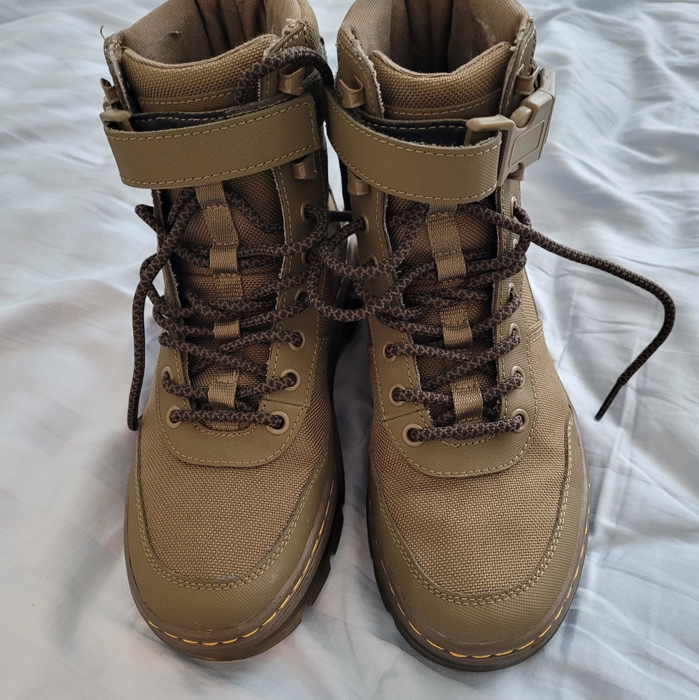 Dr. Martens Combs Tech